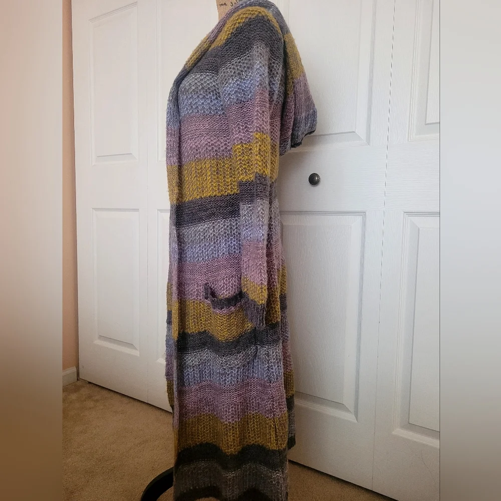 🩶 Hem & Thread Cardigan - Picture 3 of 5